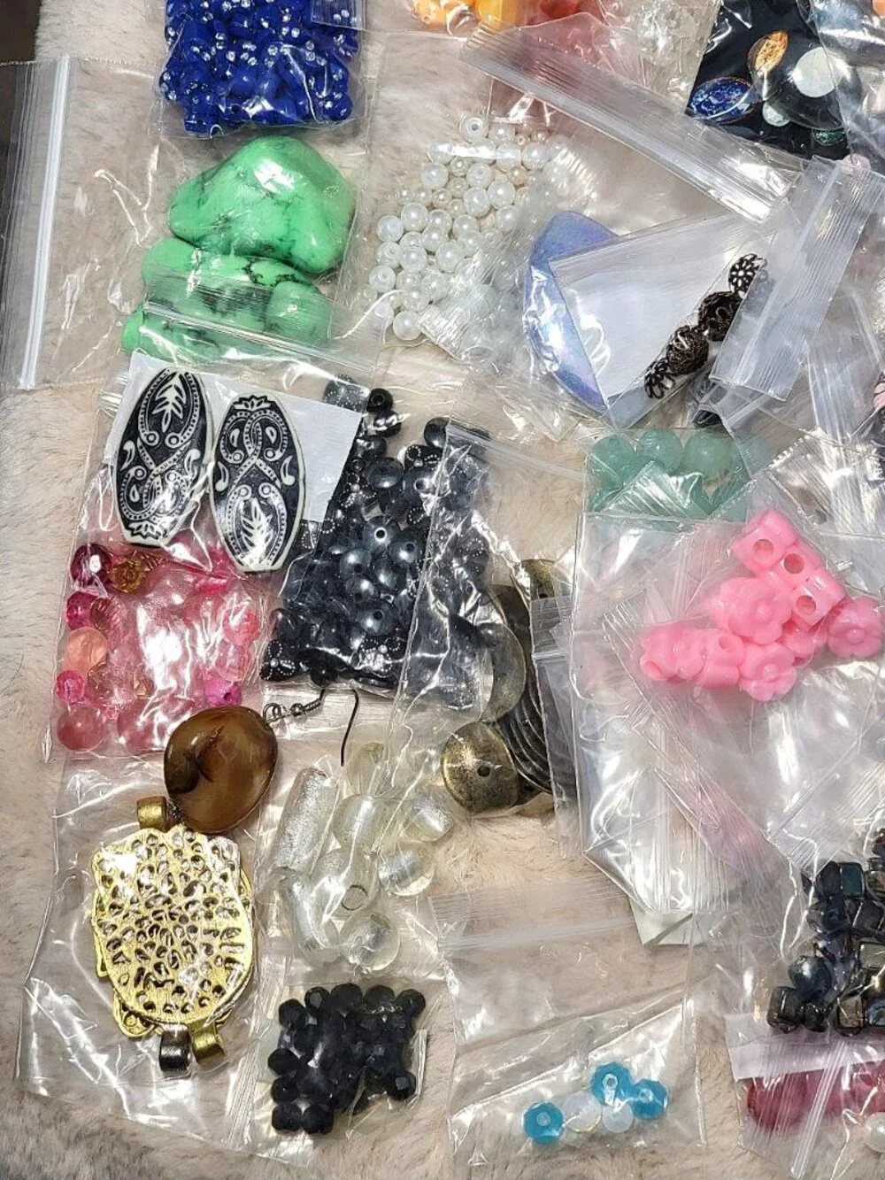 HUGE 4.11lb Destash Lot Jewelry Making Beads Findings Cabachons Various Mats #J